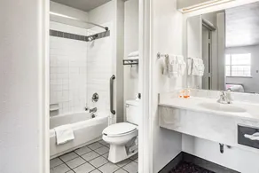 OYO Hotel Wichita Falls I-44 Sheppard Airforce - Salle de bain