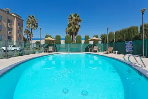 Holiday Inn Express Bakersfield by IHG - Pool