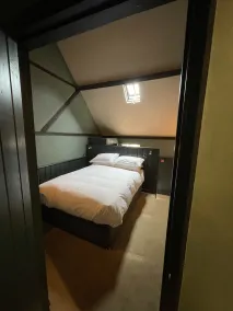 The Plume of Feathers - Room