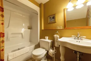 Vagabond Lodge at Kicking Horse - Bathroom