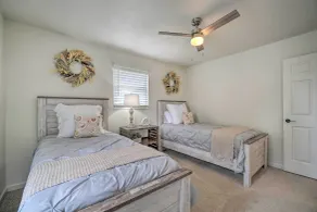 Updated Knoxville Home w/ Media Room + Patio! - Interiør