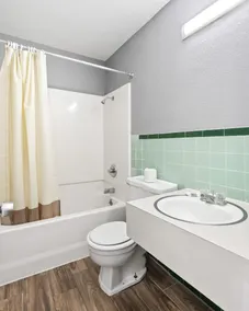 Western Inn by Capital O Cleburne TX - Badezimmer
