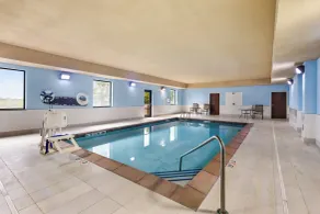 Holiday Inn Express & Suites Van Wert by IHG - Piscina