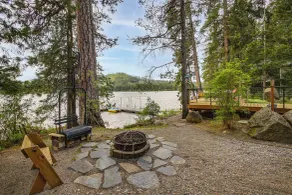 Dock, Decks & Epic View! Sacheen Lake Family Cabin - Interiør
