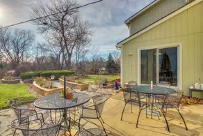 2 Mi to KU Campus: Group Getaway w/ Patio & Garden - Innvendig
