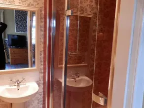 The Glen Guesthouse - Baño