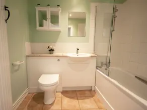 Corner Cottage - Bathroom