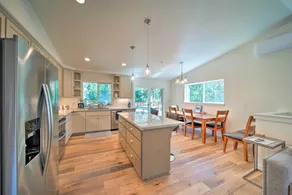 River Acres Retreat w/ Grill & River Access! - Interior