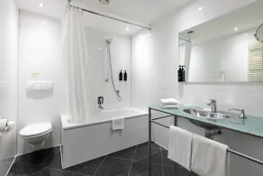 Garner Hotel Friedrichshafen by IHG - Bathroom