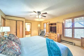 Mtn-View Cabin w/ Deck, 2 Mi to Beech Mtn Slopes! - Interiör