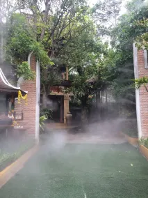 Amphawa Club - Interior entrance