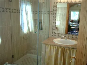 SunCave Gardens Naturist - Banheiro
