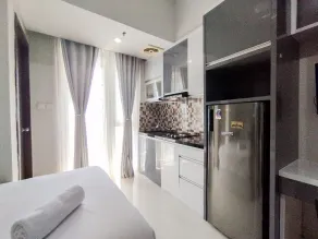 Strategic And Comfy Studio At Skyland City Jatinangor Apartment - Zimmer