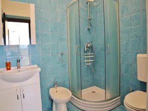 Apartment Karlo in Stinjan - Baño