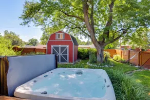 Spacious Denver Getaway w/ Pool, Hot Tub & More - Interiør