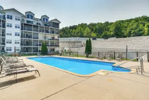 Lakefront Camdenton Condo Near Ha Ha Tonka - Interior
