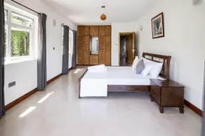 Flora's Self Catering Apartments - Room