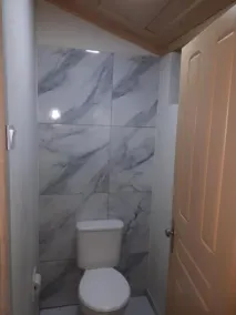 Reviver Hostel - Bathroom