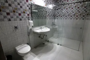 Hotel Trinetar Gardens - Bathroom