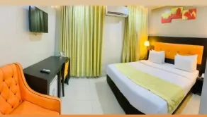 Oakspring Hotel & Luxury Suites - Zimmer
