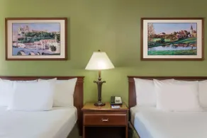 Baymont by Wyndham Waycross - Room