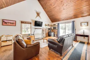 Rustic Intervale Hideaway w/ Deck & Wooded Views! - Innvendig