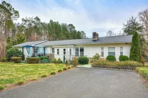 Hot Tub, Home Gym, Decks! Retreat 9 Mi to Mt Airy - Innenbereich