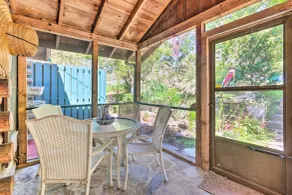 Rustic-yet-cozy Cabin w/ Patio, 12 Mi to Asheville - Innenbereich