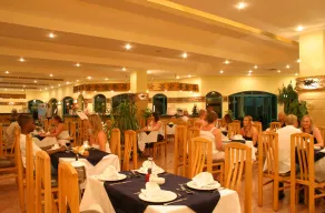 Falcon Hills Hotel - Restaurante