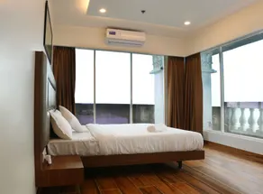 Sky suites by Monarch - Room