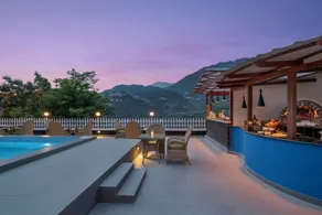 Justa Birding, Dharamshala - Pool