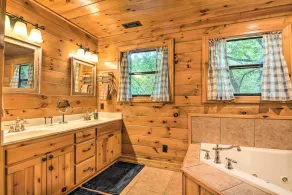 Secluded Northwest Arkansas Cabin: Fire Pit & Deck - Bagno
