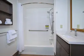 Candlewood Suites Grand Rapids Airport by IHG - Salle de bain