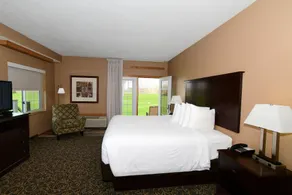 Cobblestone Inn & Suites - Denison | Majestic Hills - Zimmer