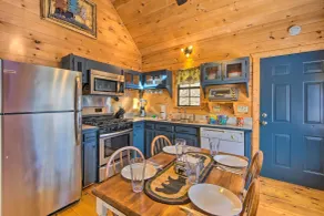 Creekside Cabin in the Blue Ridge Mountains! - Intérieur