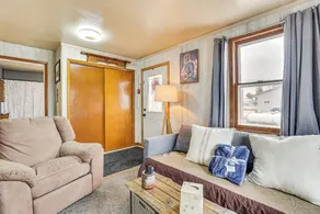 Restaurant On-site: North Freedom Apt w/ Yard! - Innenbereich