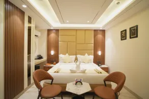 Hotel Vinflora Residency- Nr LV Prasad EYE Hospital, Jubilee Hills, Restaurant & Parking - Camera