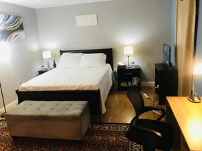 Executive Private Room w bath near shopping - Værelse