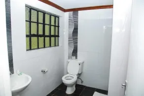 Thayu House - Bathroom