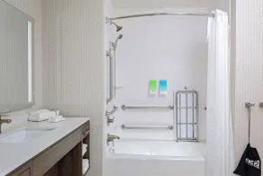 Home2 Suites by Hilton Salisbury - Salle de bain