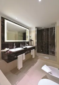 Best Western Premier Parkhotel Kronsberg - Salle de bain