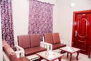 Zenmof Royal Guest House  - Wohnbereich