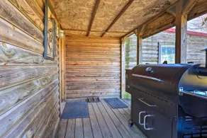 Cabin on Working Highland Cattle Farm in Kentucky - Interior