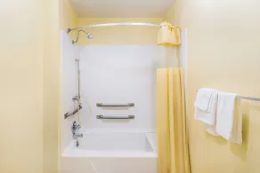 Days Inn by Wyndham Statesville - Salle de bain