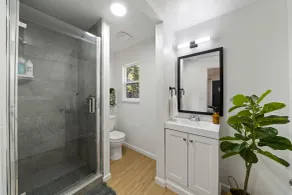 Adventure Lodge - Bathroom