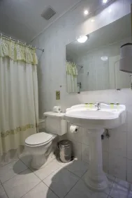 Hotel Plaza - Bathroom