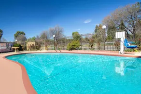 Super 8 by Wyndham Chico - Piscine