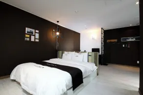The B&B Changwon - Room