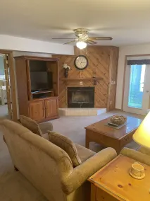 Spacious 2-Story Condo by the Lake - Quarto