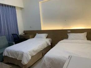 Emerald diamond Building 1 - Room